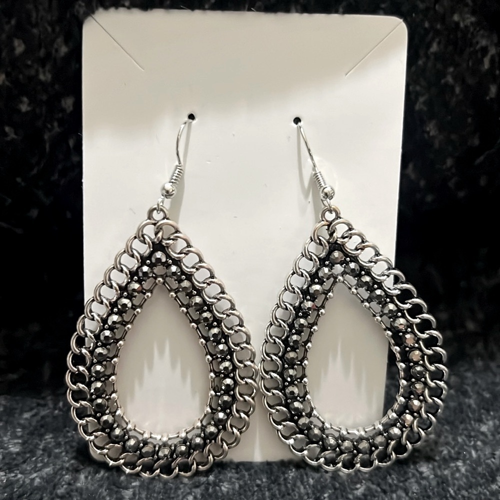 2 for $5 / $4 each ~~ Earrings —Bundle & Save